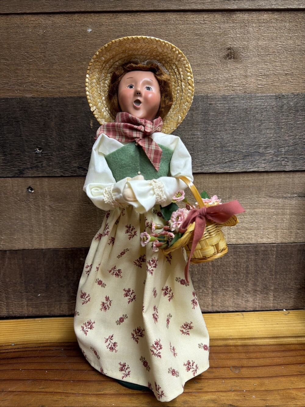 Byers Choice Caroler Winterthur Exclusive Woman w/Flower Basket and Straw Hat